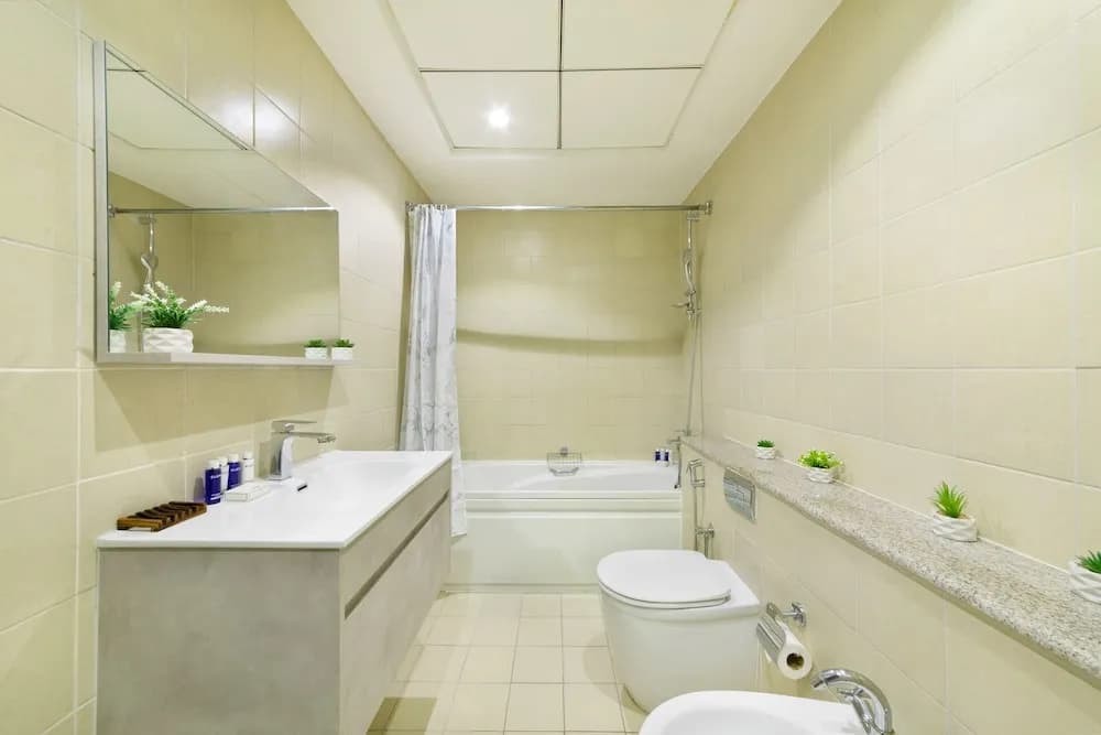 Maison Privee - High-Floor Trendy Apt w/ Marina, Palm & Ocean Vws - photo 8
