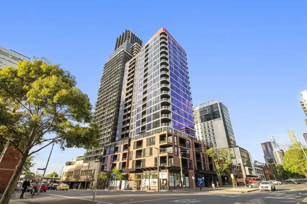 Elegant 2-bed With Superb Views & Amenities - photo 1