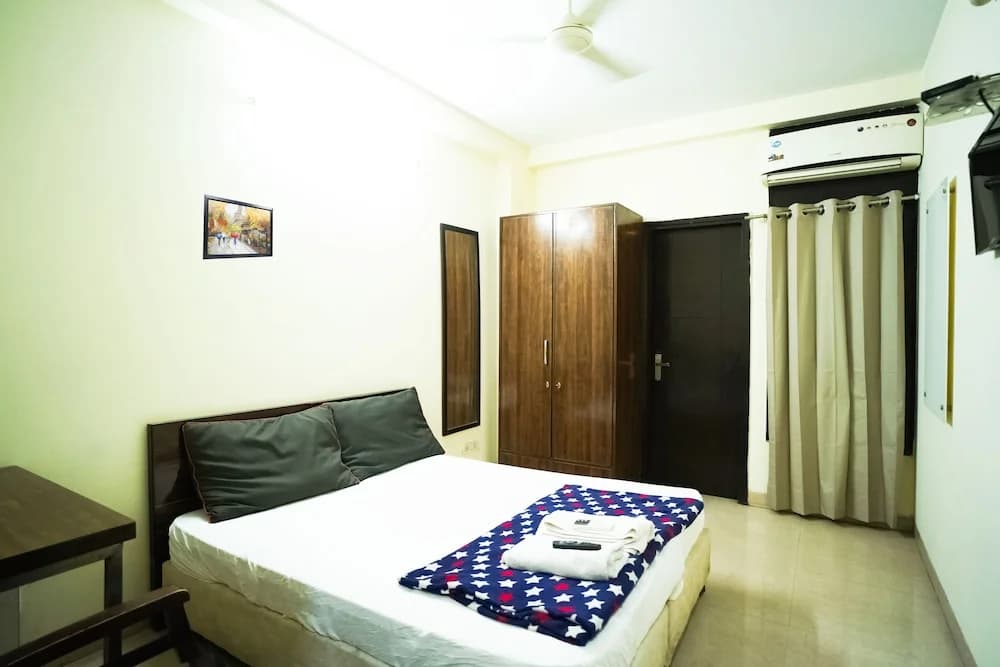 Roomshala 014 Hotel EM - photo 10