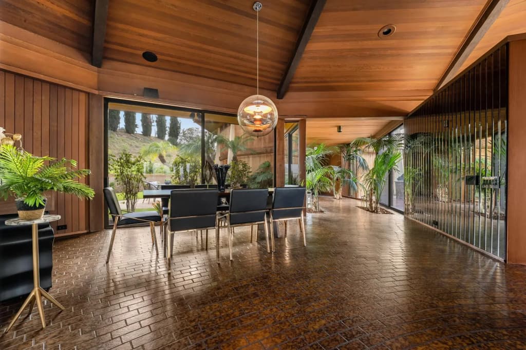Via Vallarta - An Architecturally Significant California Modern Home - photo 18