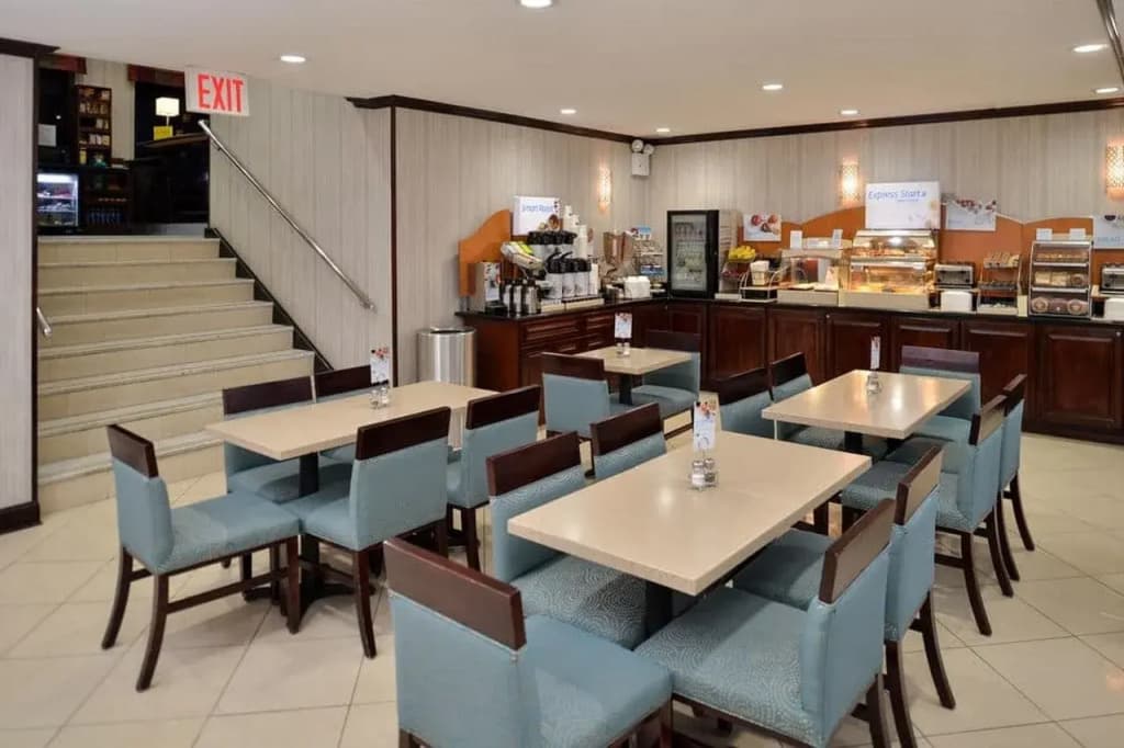 Holiday Inn Express Kennedy Airport - photo 22