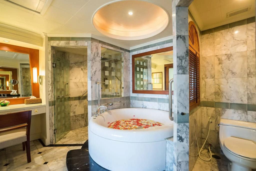 Royal Wing Suites & Spa Pattaya - photo 11