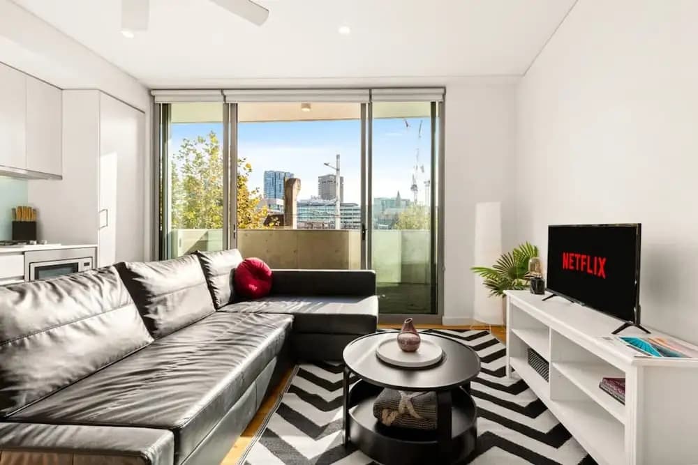 Central Modern 1 Bedroom With Air-con Balcony - photo 4