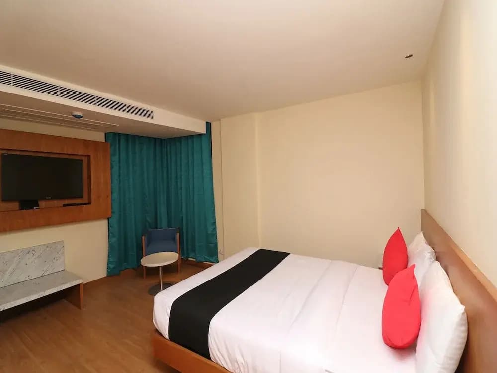 Capital O 27044 Hotel The Orion Plaza - photo 3