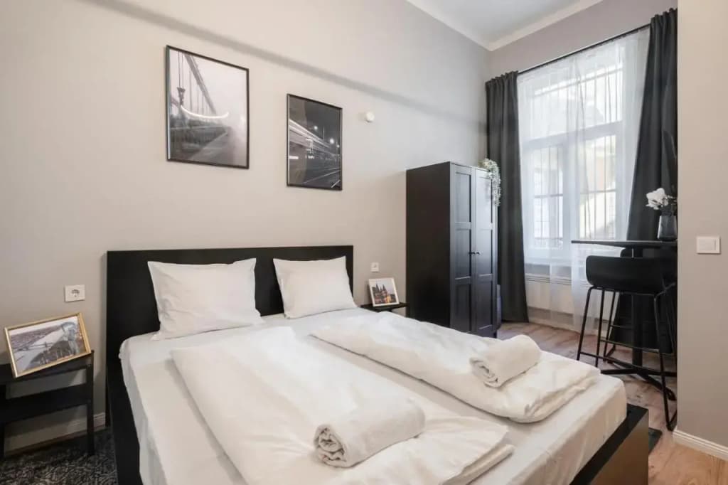 R38 - Artists luxury home - photo 1