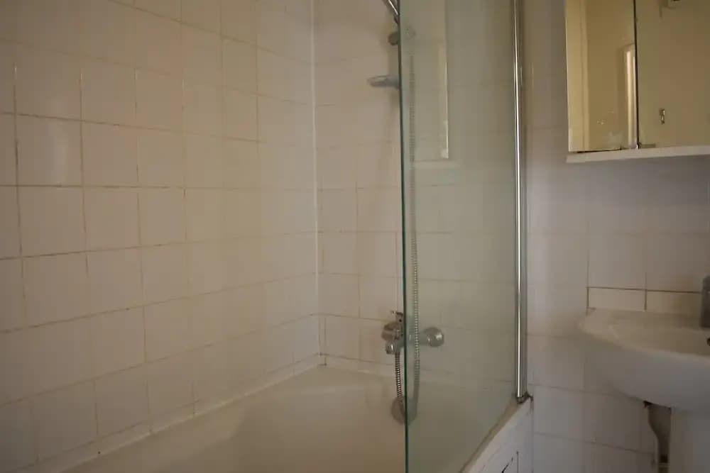 Spacious 2 Bedroom Apartment in Paris 2nd - photo 7