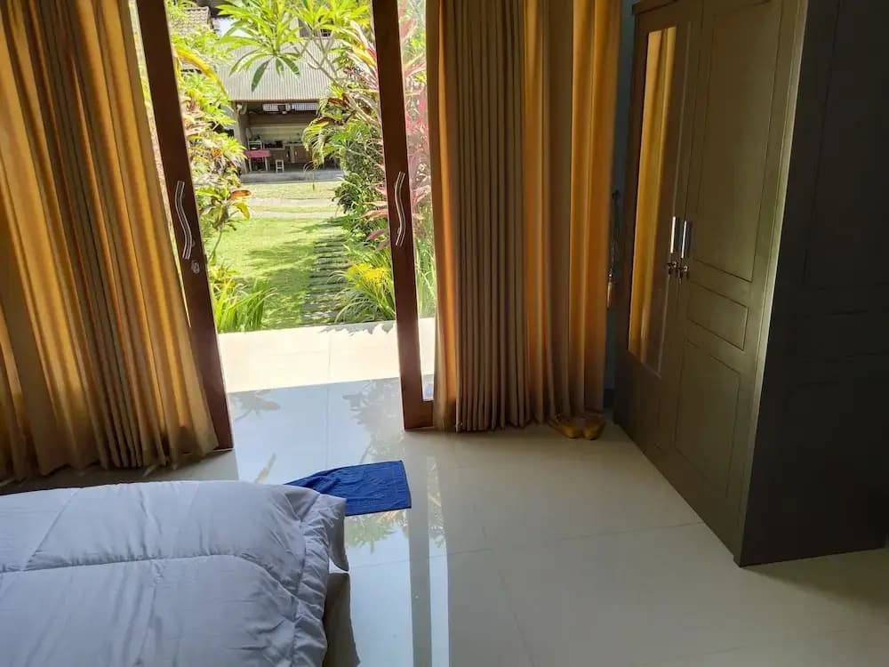 Martin's Guest House - photo 2