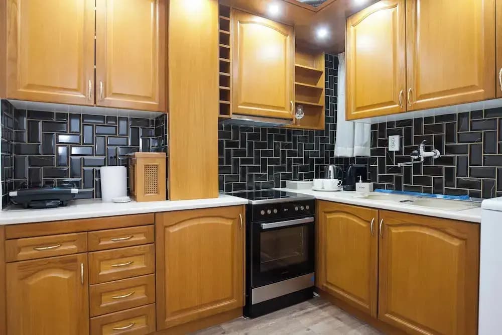 Stylish Renovated 2 Bd Apt in Exarcheia - photo 22