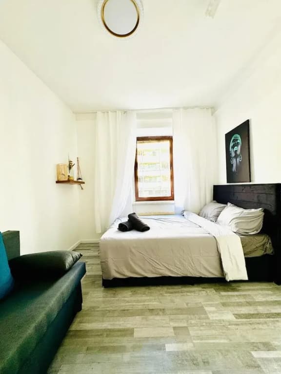 Affordable 4BR Apt Walk to FAC Platz - photo 5