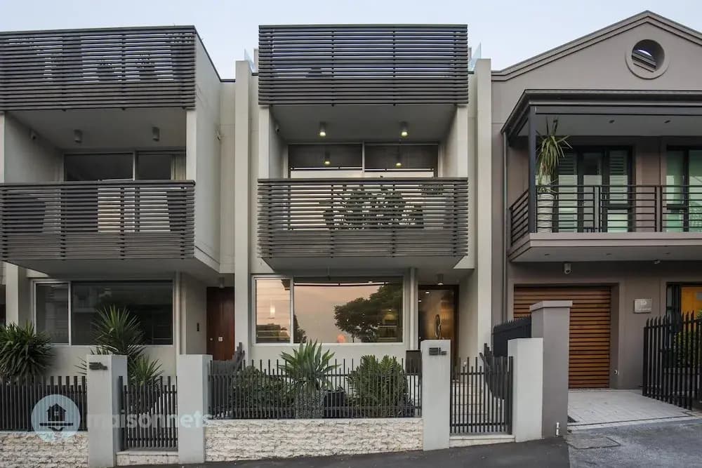 3BR Sydney Harbourside Home/Rooftop Pool & Parking - main photo
