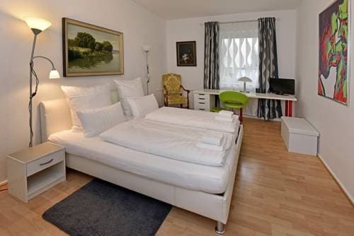 Bananas Guesthouse - photo 2