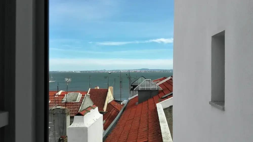 Balcony over the River Tejo - photo 12
