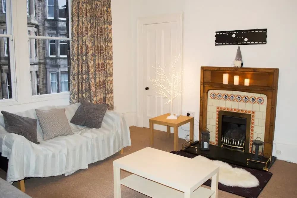 Spacious 3 Bedroom Flat in Marchmont - photo 6