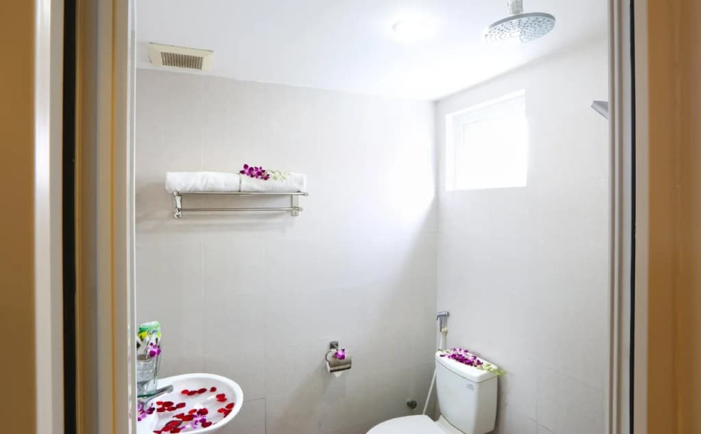 Hilary Hotel - photo 10