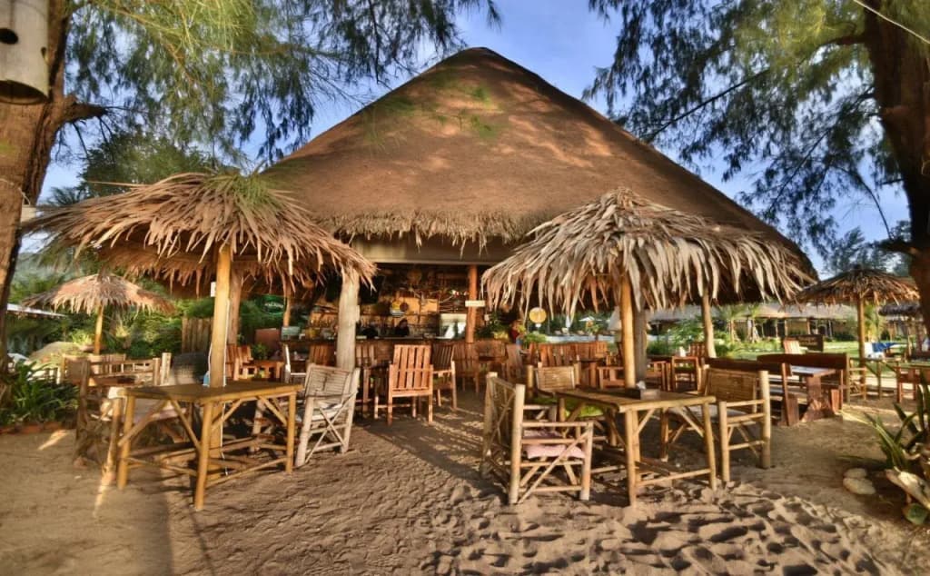 Long Beach Chalet Hotel - photo 28