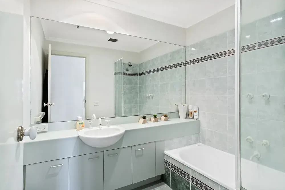 Southbank Tower Apartments - photo 17