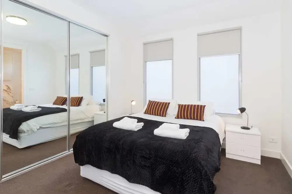 Executive Living in Caulfield - photo 2