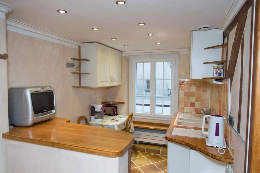 Saint-Germain des Pres Apartment - photo 11