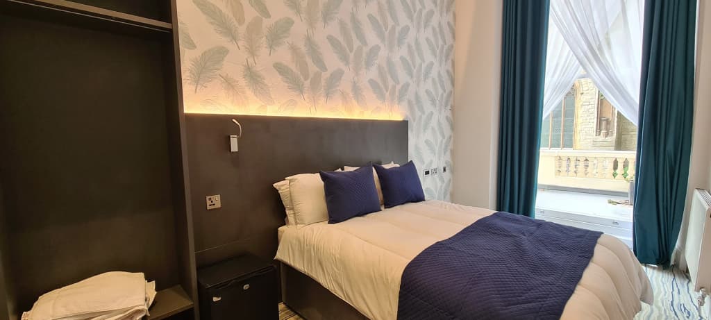 Commodore Hotel - photo 3