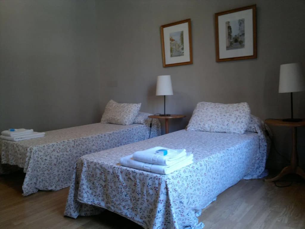 Ally's Guest House Barcelona B&B - photo 2