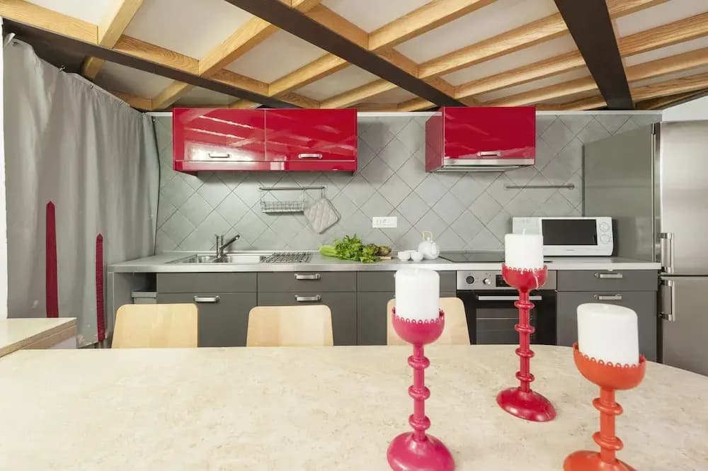 Inviting 3-bed Apartment in Roma 4mins to Colosseo - photo 22