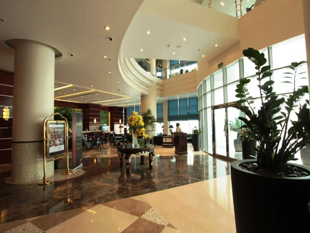 Plaza Inn Hotel - photo 2