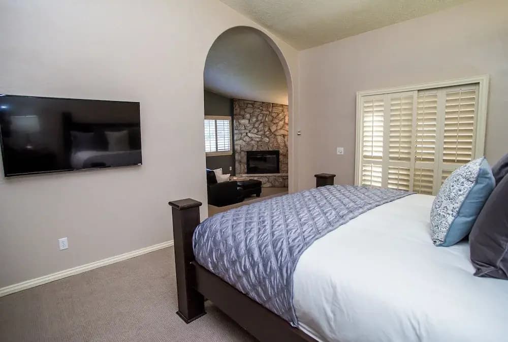 Luxury 6BR 10min to LV Strip Sleeps 20 - photo 5
