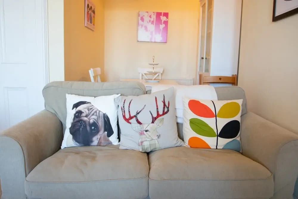 Charming 1 Bedroom Apartment - photo 2