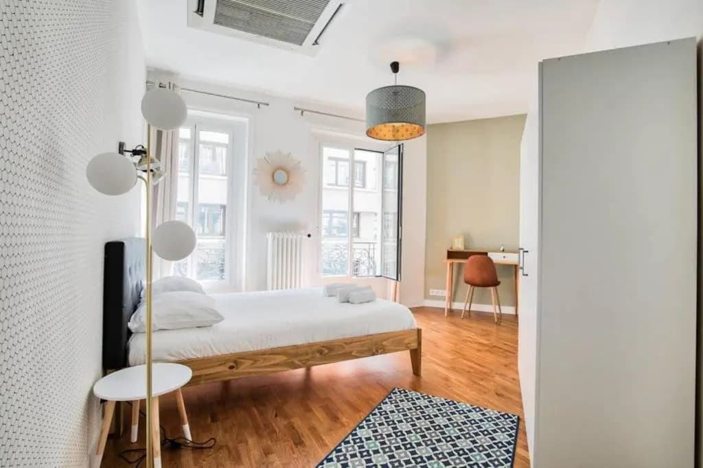 Appartement Lumineux proche de Saint-Lazare - 8P - photo 2