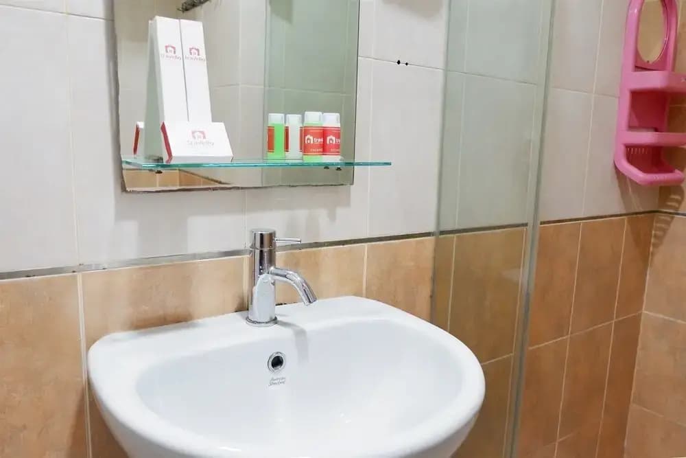 Pool View Studio Apartment Tamansari Sudirman - photo 16