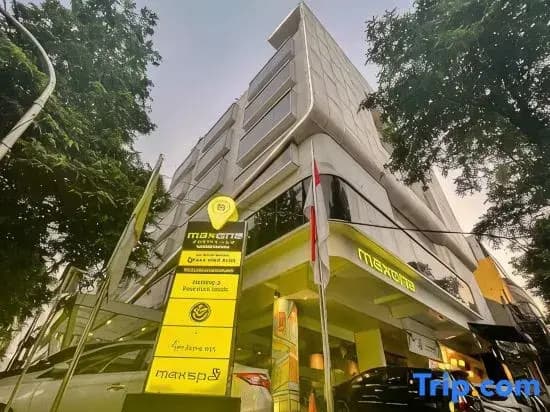 MaxOneHotels @ Premier Melawai - photo 2