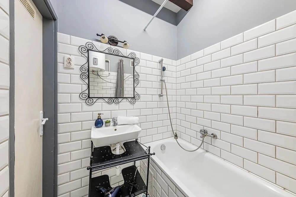 Cozy Nest Hideaway With A/C - photo 6