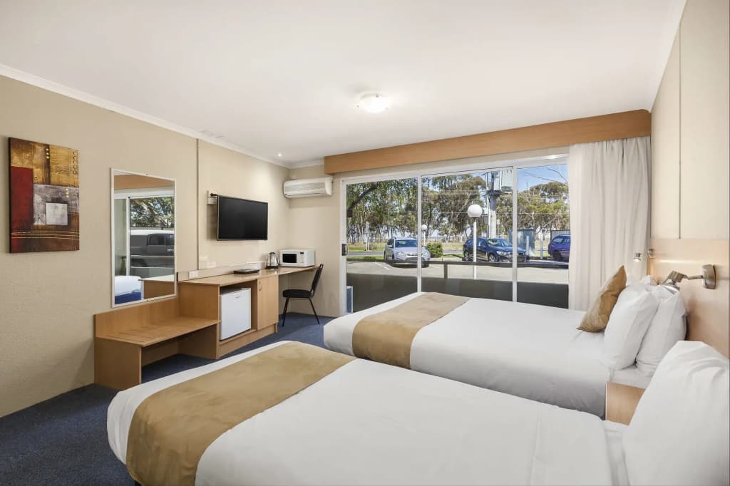Ciloms Airport Lodge - photo 7