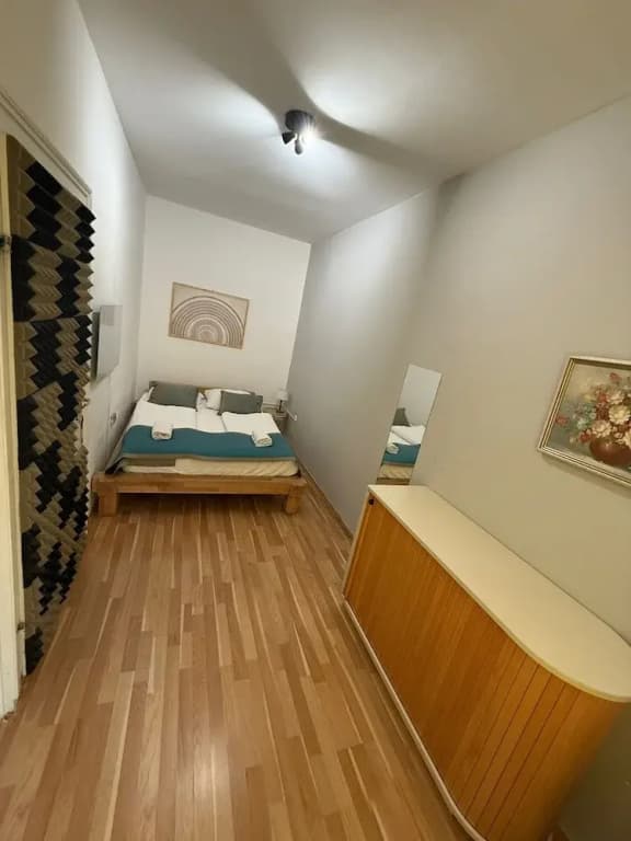 1BR Plus LR Apt Top Vienna Location - photo 4