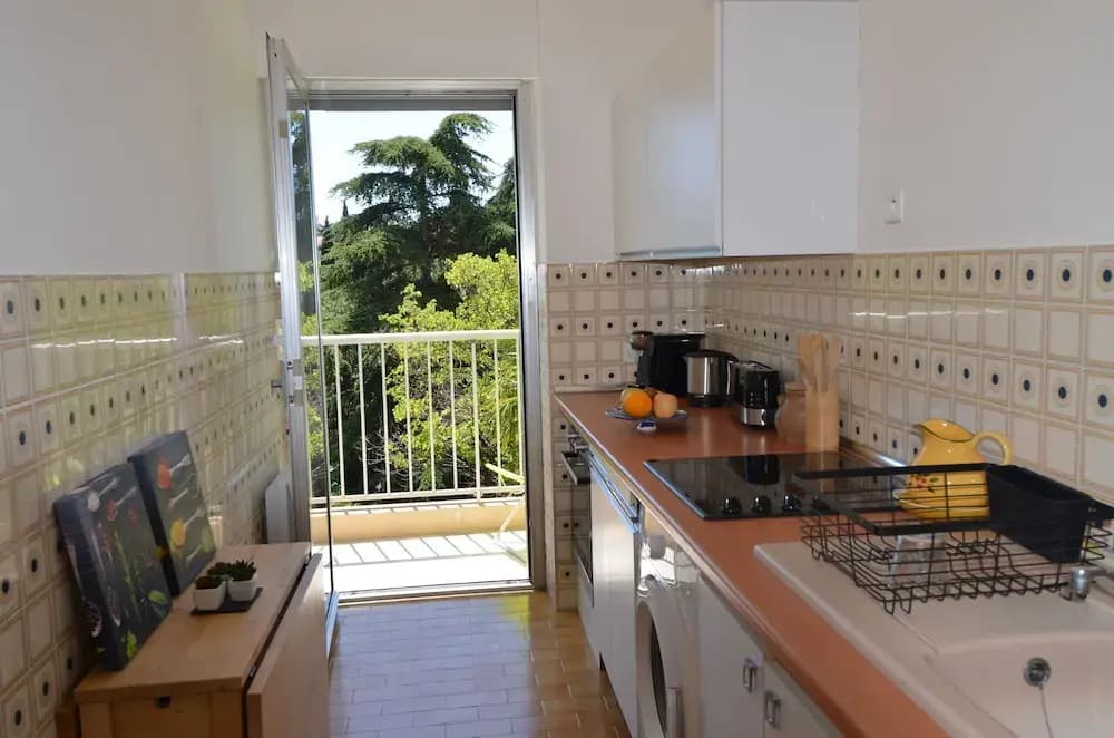 Large studio 4 persons with balcony Valrose district in Nice - photo 12