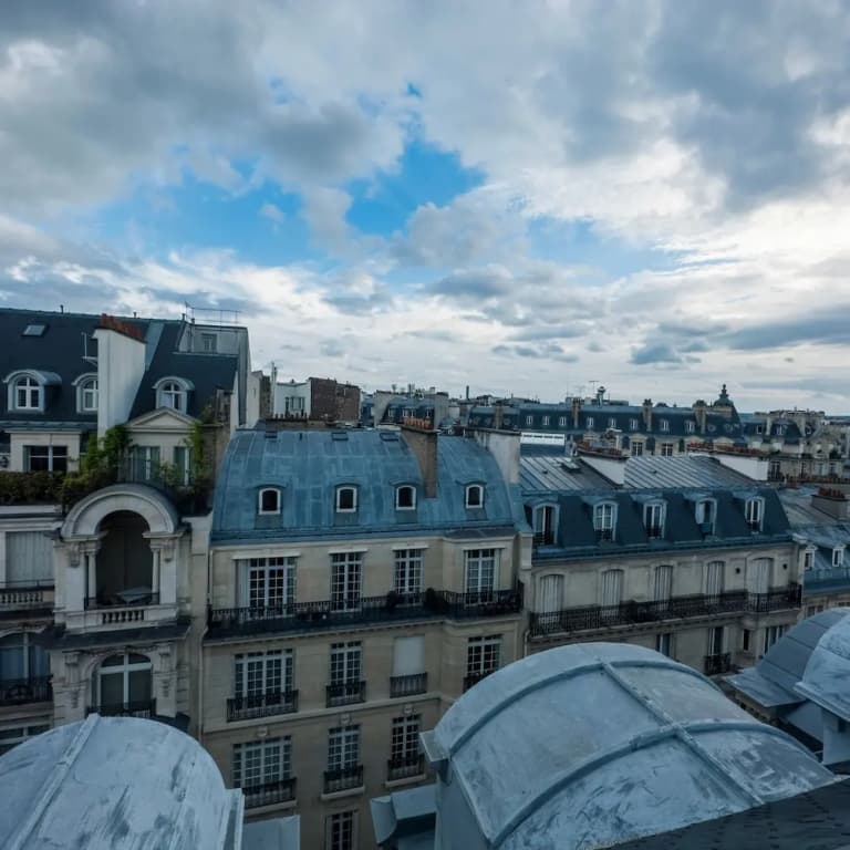 Copernic Line Elegant 3BR Apartment in Paris - photo 1