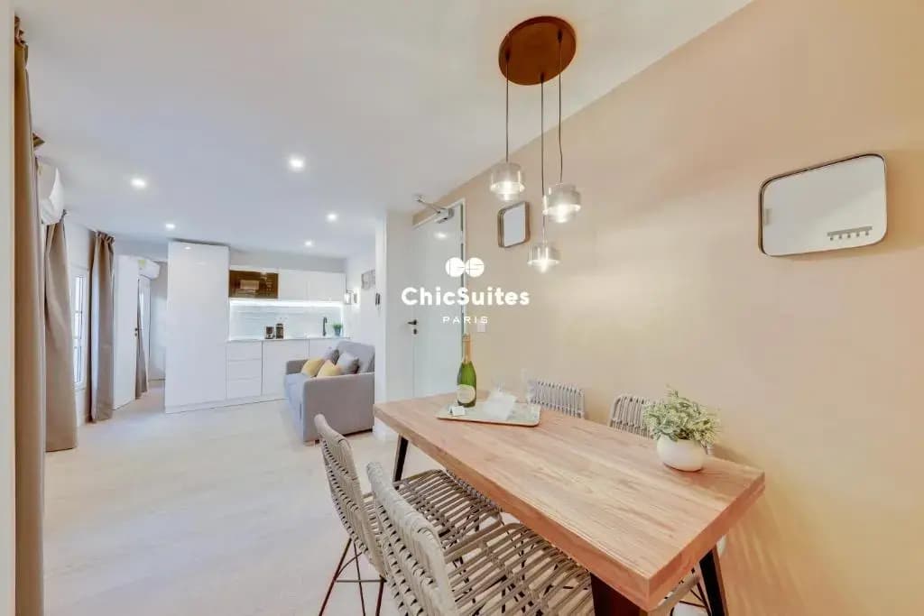 Bastille ChicSuites - photo 13