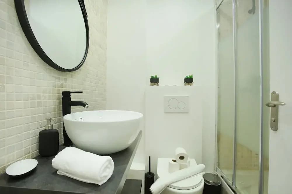 2 Bedrooms 253 St Denis - photo 8