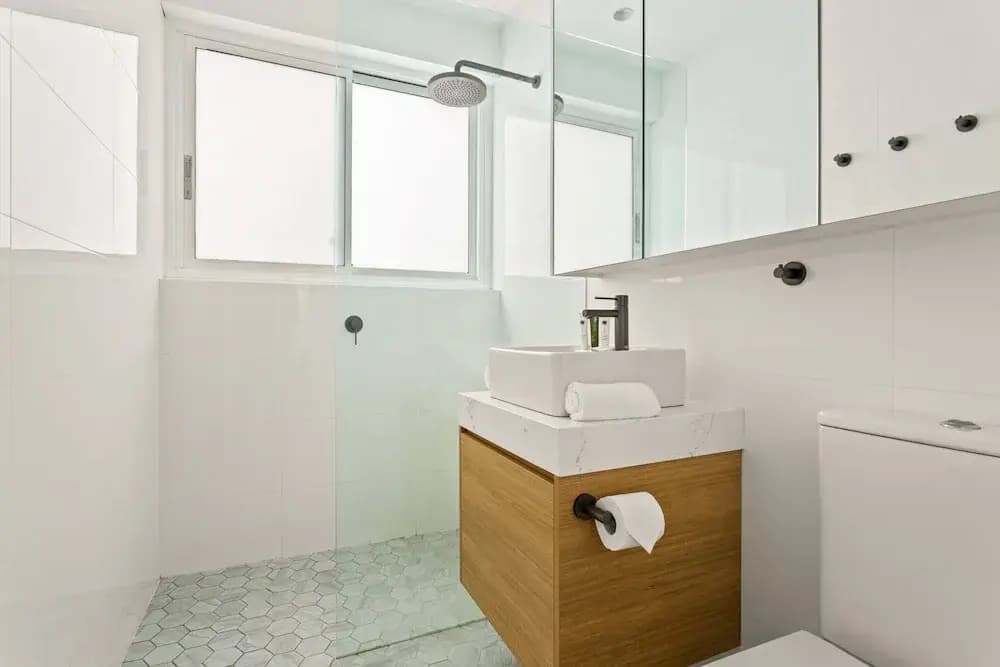 Coastal 2-bed Apartment Steps From Manly Beach - photo 8