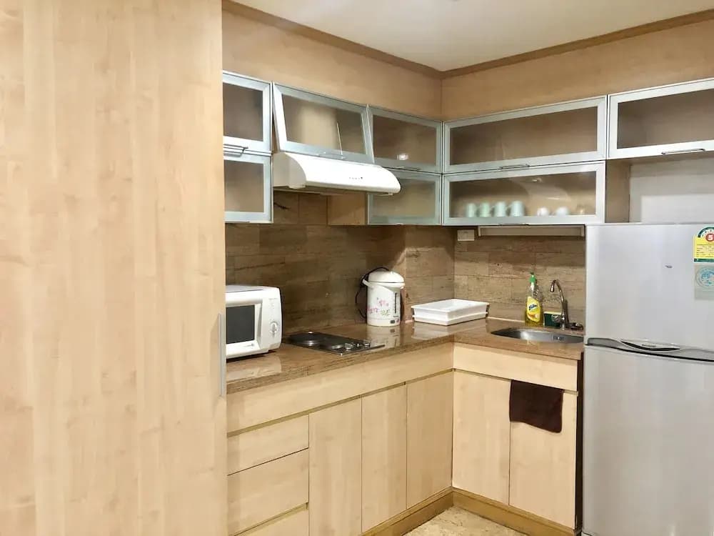 Twin Peaks Sukhumvit Suites - photo 20