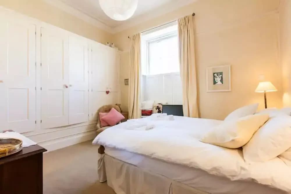 1 Bedroom New Town Flat - photo 2