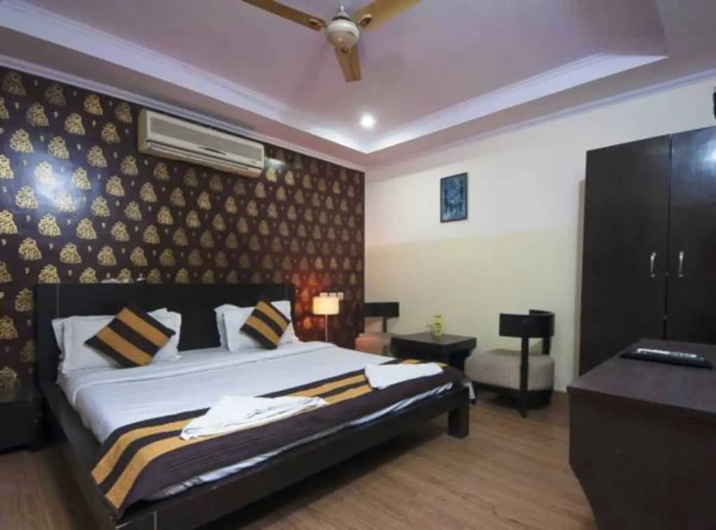 Airport Inn - photo 7