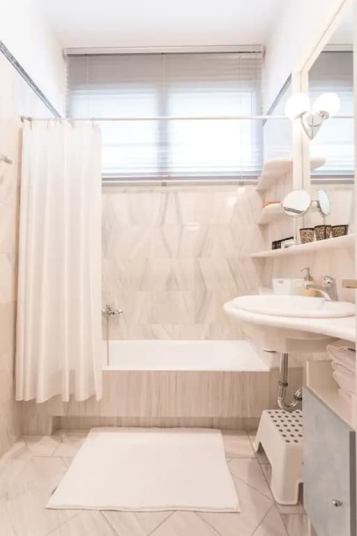 Elegant & Spacious 2bdr Flat - photo 9