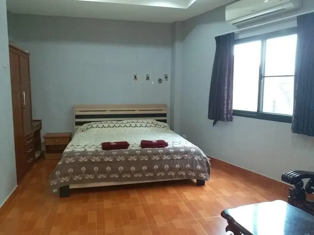 Tiger Bar & Guesthouse - photo 3