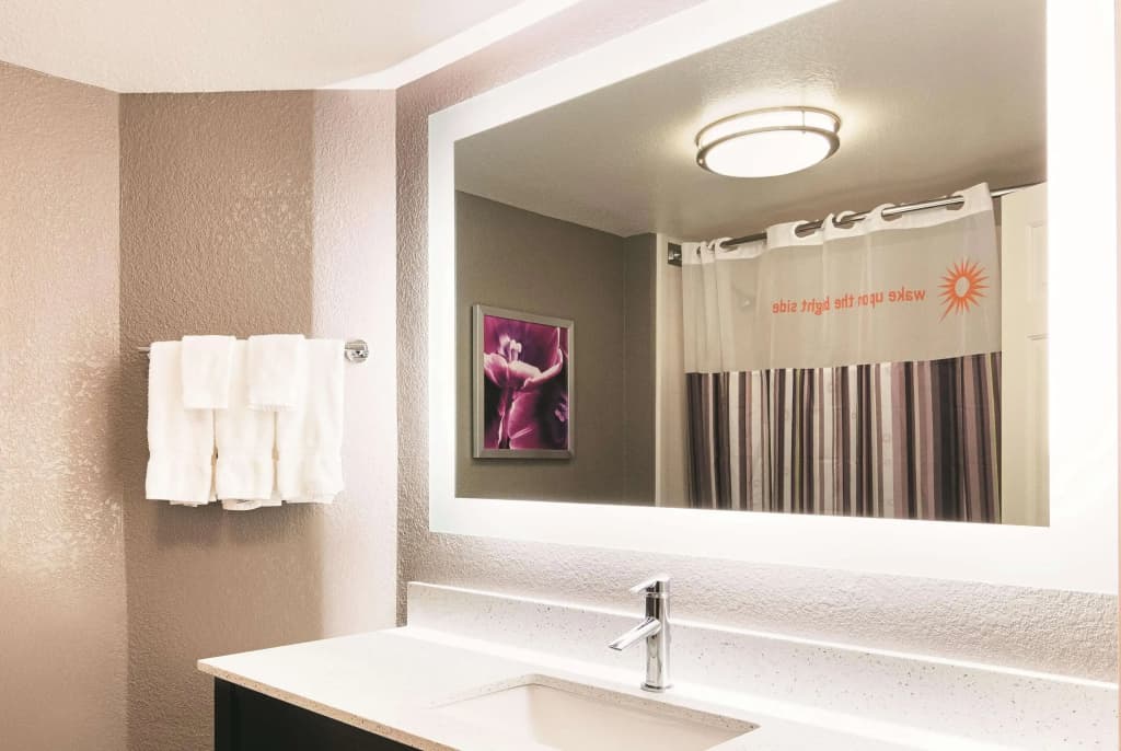 La Quinta Inn & Suites by Wyndham Las Vegas Summerlin Tech - photo 9