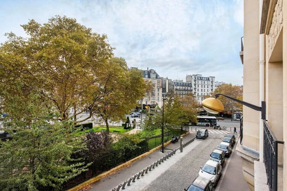 Bright Champerret Apartment Fits 4 in Paris 17th! - photo 10