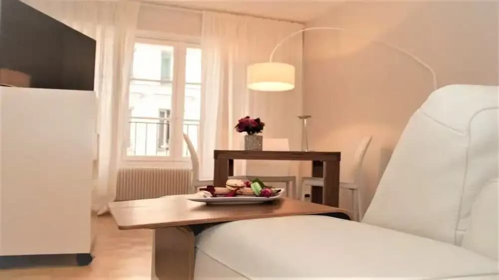 55 m2 with balcony in the 6th arrondiss. - photo 5