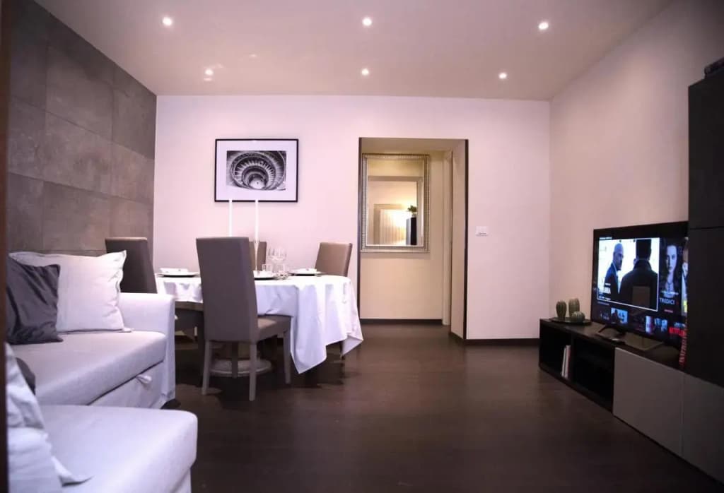 H-Aviva Giubbonari Apartment - photo 2