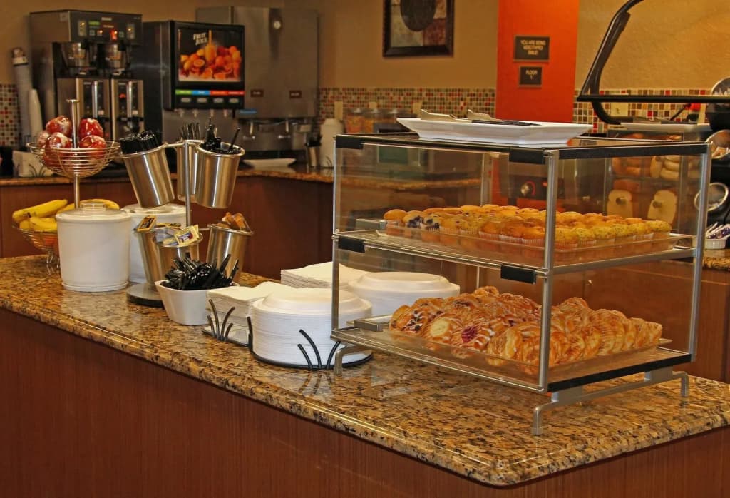 Best Western Plus Universal Inn - photo 13
