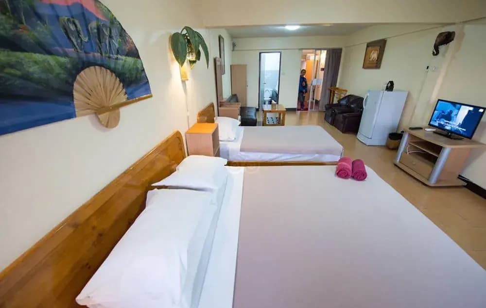 Funky Monkey Guesthouse & Tours - photo 5
